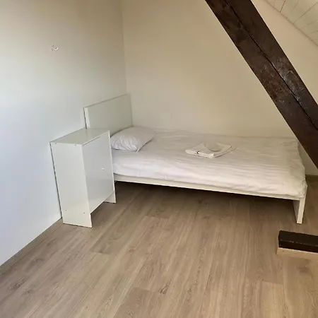 Hostel Sg *